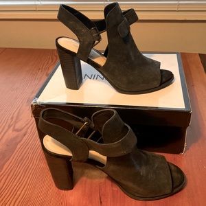 Gorgeous black sandals.